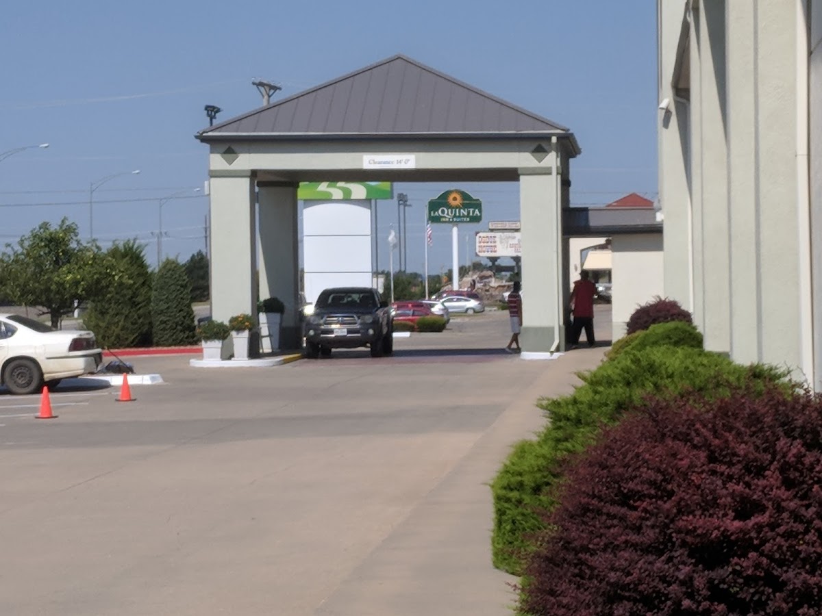 Windsor Inn & Suites